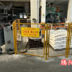 占地面積小安裝靈活的立柱碼垛機器人化工行業(yè)應用