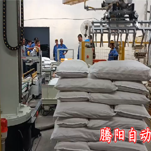 飼料小型立柱碼垛機代替人工成為趨勢