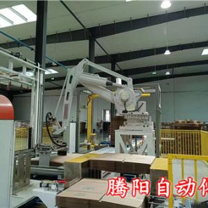 紙箱聯動生產線使用紙板碼垛機器人碼垛