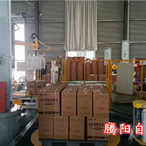 箱裝A4紙使用立柱碼垛機代替人工碼垛