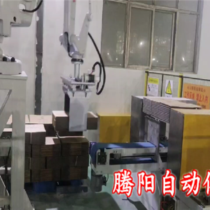 印刷紙箱廠使用碼垛機器人代替人工碼垛 