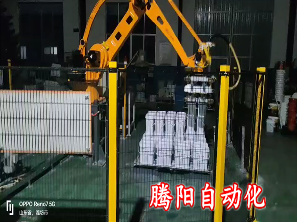桶裝水溶肥碼垛機(jī)器人